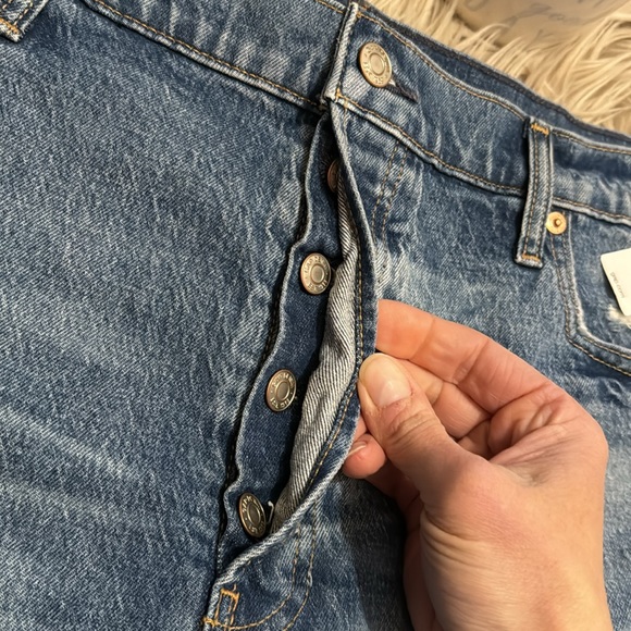 NWT Gap High Rise Cheeky Shorts-Button Fly-Sz 35/20R-Raw Hem-Med Wash-99 Cotton - Picture 3 of 14